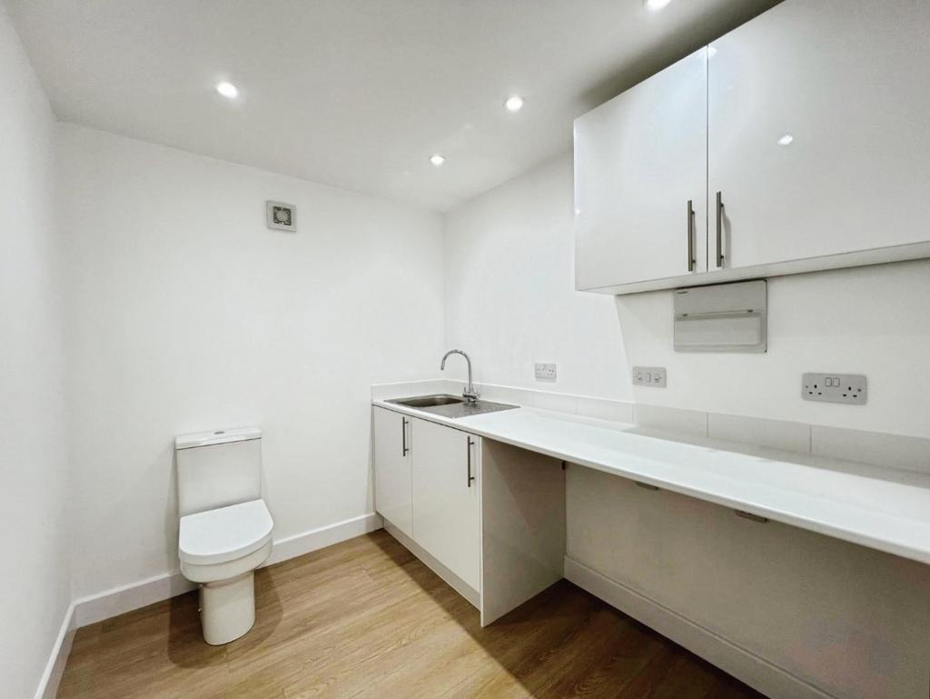 Pbox-bathroom-322898.jpg