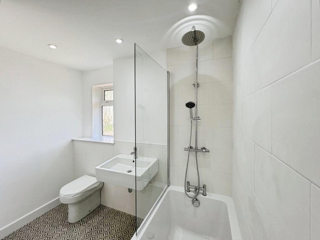 Pbox-bathroom-322898.jpg