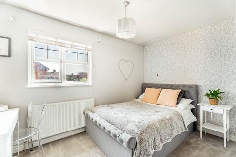 32 Perham Way, London Colney, St Albans, AL2 1LB