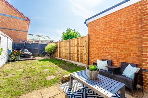 32 Perham Way, London Colney, St Albans, AL2 1LB