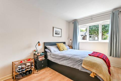 35 Wrexham Road, London, E3 2TJ