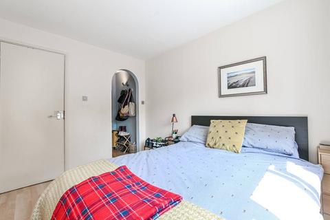 35 Wrexham Road, London, E3 2TJ