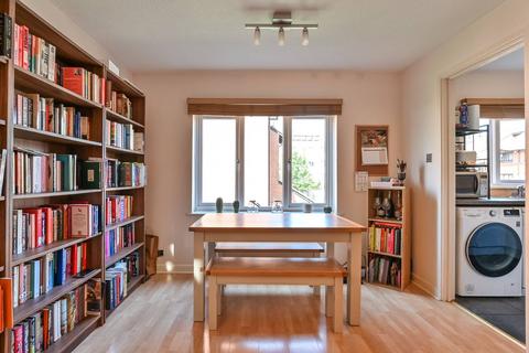2 bedroom flat for sale, London E3