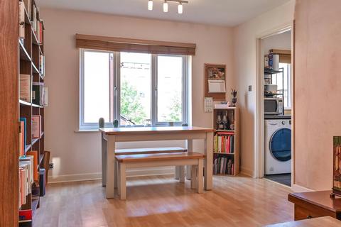 2 bedroom flat for sale, London E3