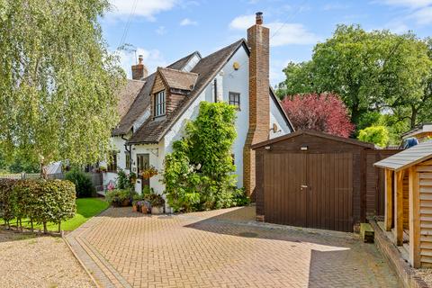 3 bedroom semi-detached house for sale, June Lane, Salfords, Surrey, RH1