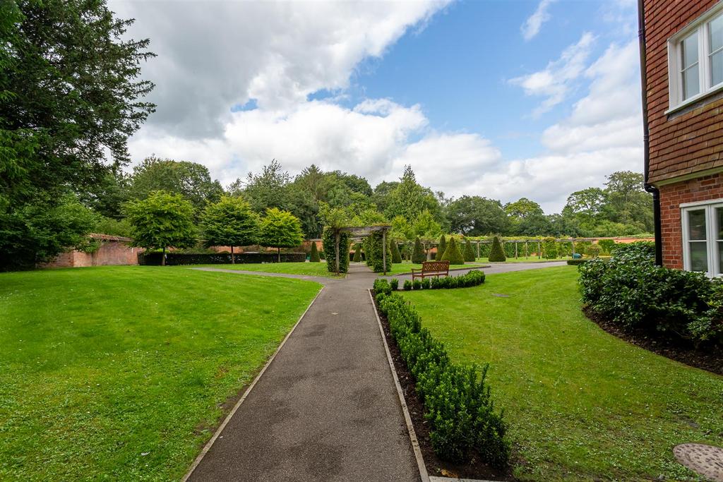 Flat-elizabeth-drive-banstead-121.jpg