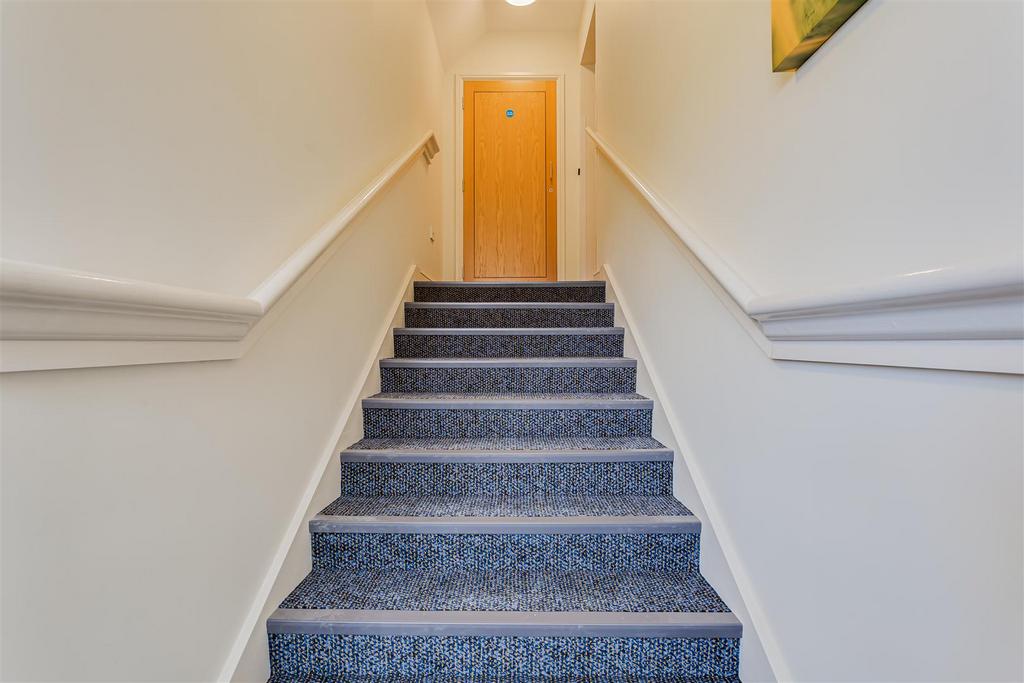 Flat-elizabeth-drive-banstead-114.jpg