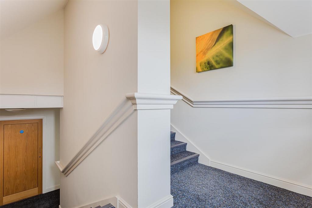 Flat-elizabeth-drive-banstead-115.jpg