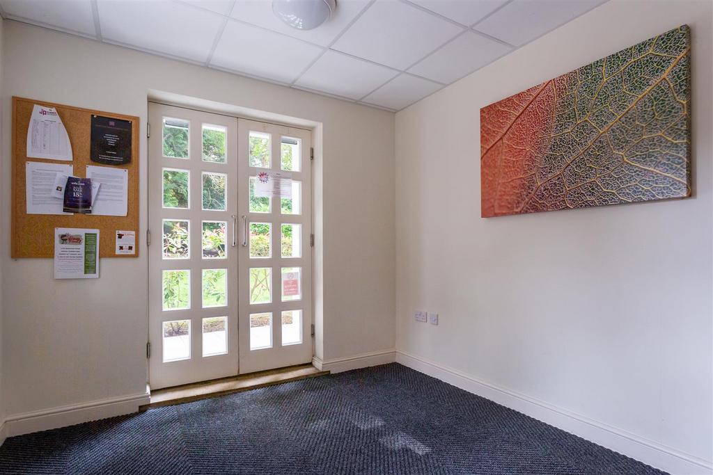 Flat-elizabeth-drive-banstead-117.jpg