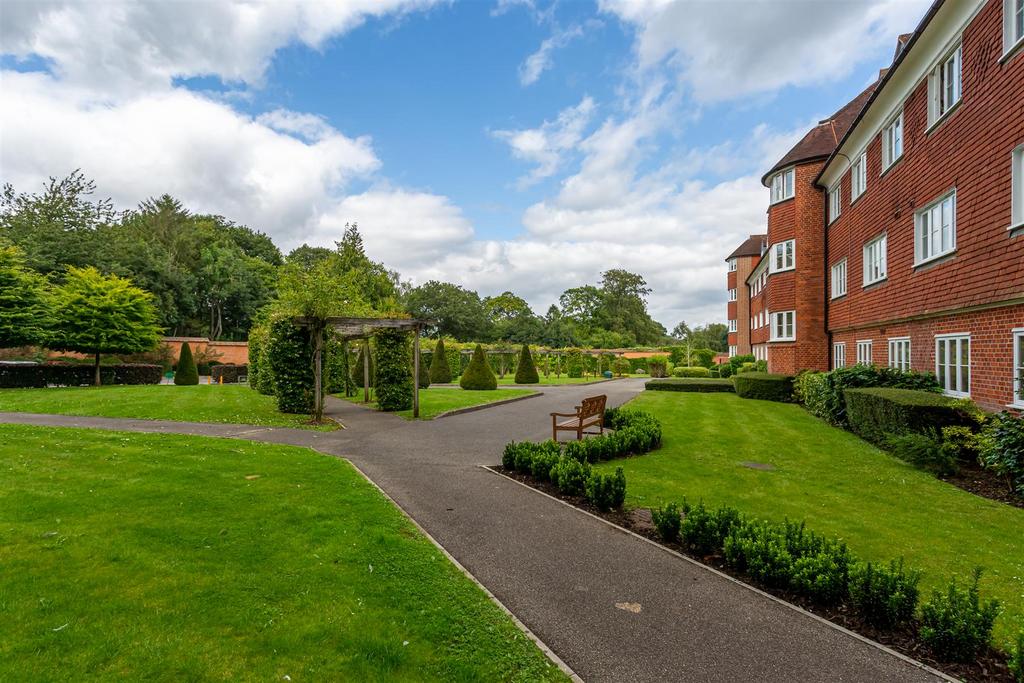 Flat-elizabeth-drive-banstead-122.jpg