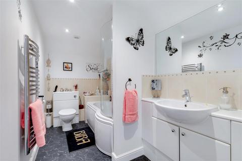 Flat 5, Elizabeth House Elizabeth Drive, Banstead, SM7 2FE