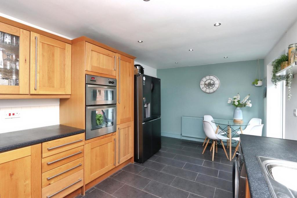 Dining kitchen