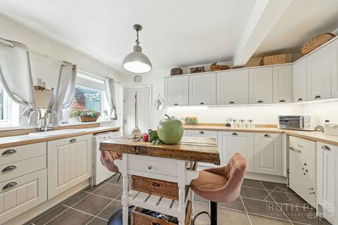 8 Mount Pleasant, Ackworth, Pontefract, WF7 7HS
