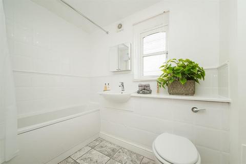 12 Upton Close, London, NW2 1UP