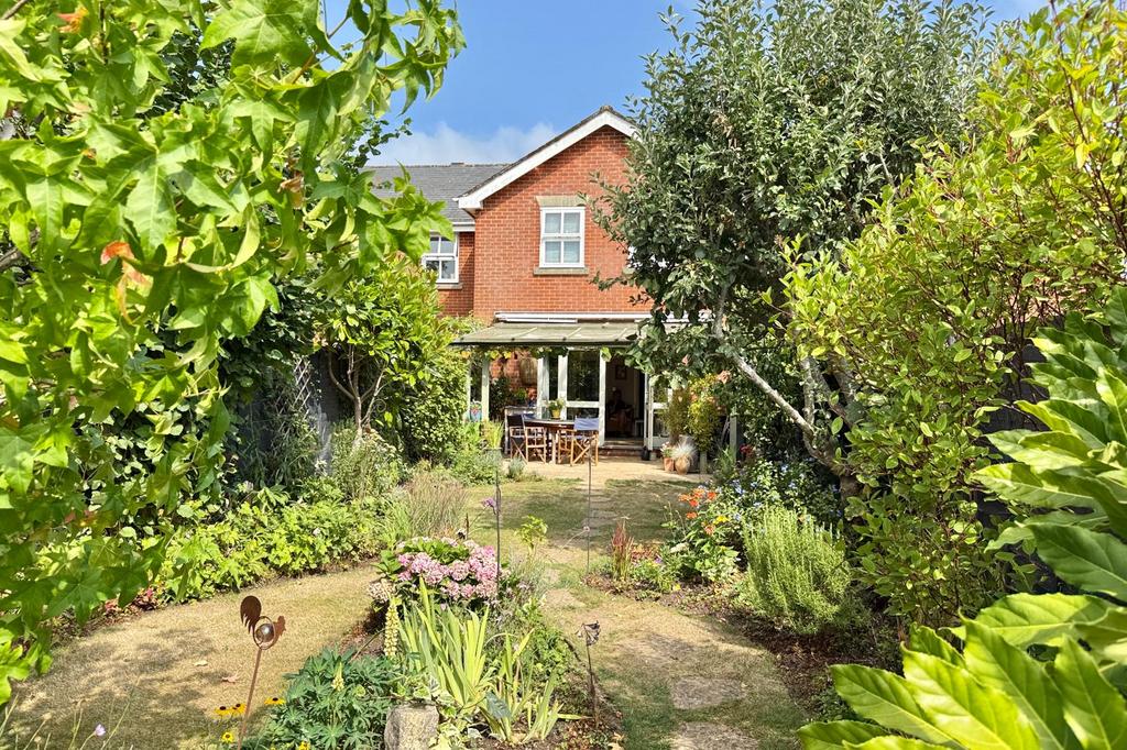 3 bed semi-detached family home