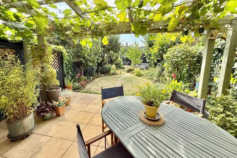 19 Alexandra Road, Fordingbridge, SP6 1EJ