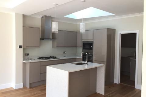 11 The Warren, Worcester Park, KT4 7DH