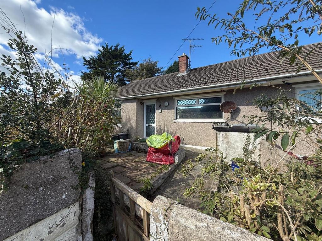 36 Hillcroft Front Photo.jpg