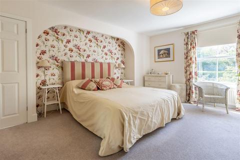 8 Ambleside, Epping, CM16 4PT