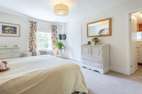 8 Ambleside, Epping, CM16 4PT
