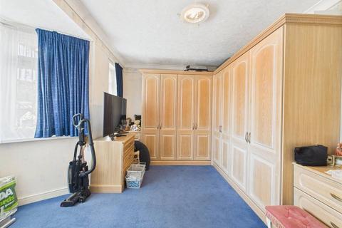68 Parkfield Crescent, Feltham, TW13 7LD