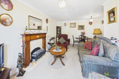 2 bedroom apartment for sale, The Cedars, Abbey Foregate, Shrewsbury