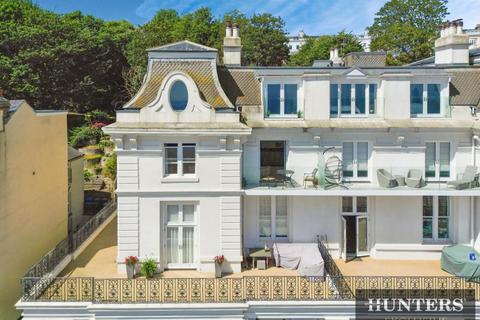 2 bedroom apartment for sale, Ackworth House, The Beach, Filey