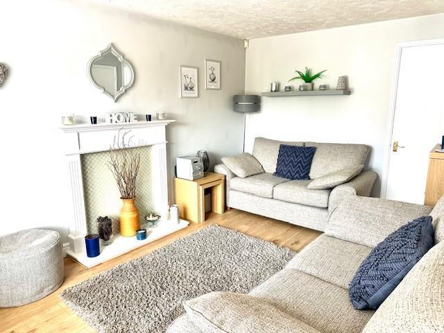 97 D Badsey Lane Living 2.jpg