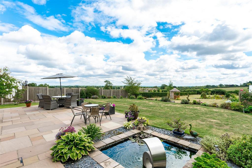 Patio2.jpg