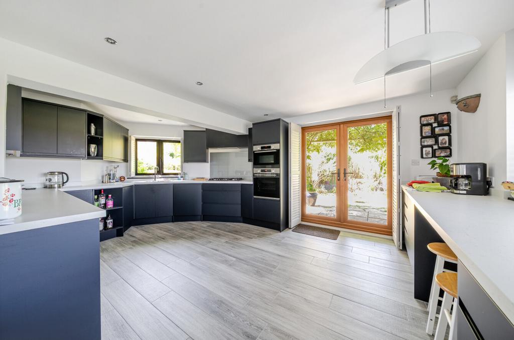 1333980-2-6895e84...