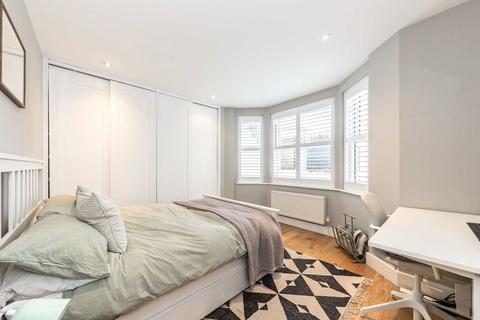 1 bedroom flat for sale, Byrne Road, London SW12