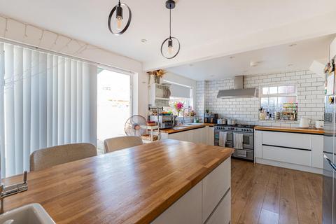 16 Wavell Close, Llanishen, Cardiff, CF14 5LQ