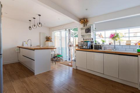 16 Wavell Close, Llanishen, Cardiff, CF14 5LQ