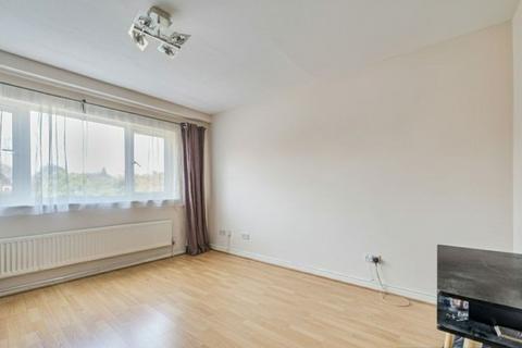 3 bedroom apartment for sale, Byron Way, Northolt, UB5