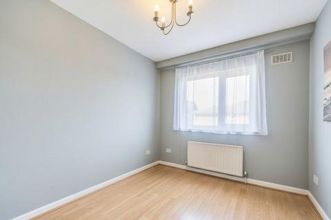 3 bedroom apartment for sale, Byron Way, Northolt, UB5