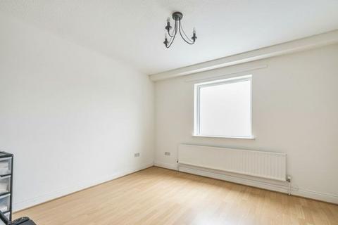 3 bedroom apartment for sale, Byron Way, Northolt, UB5