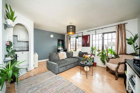 3 bedroom flat for sale, Comer Crescent, Southall UB2