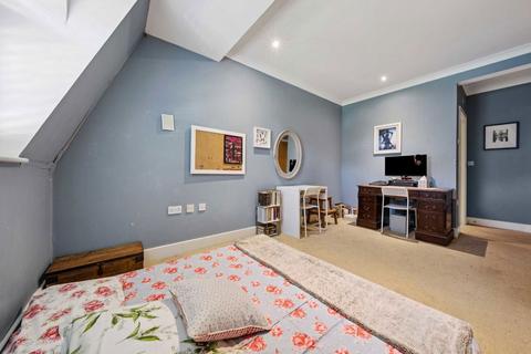 undefined, Holmesdale Road, Teddington TW11