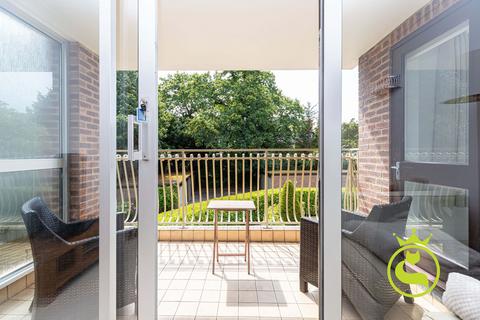 3 bedroom flat for sale, West Cliff Road, Bournemouth BH4
