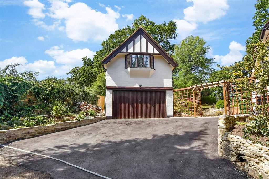 Driveway/Parking