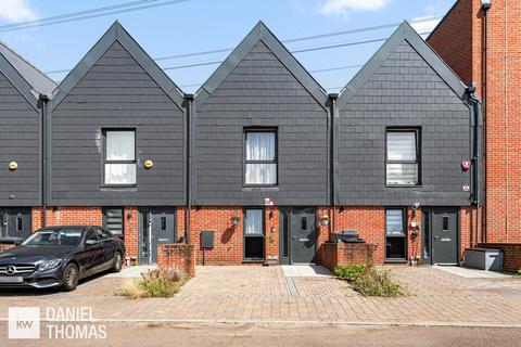 38 Hazlemere Marina, Waltham Abbey, EN9 1FJ
