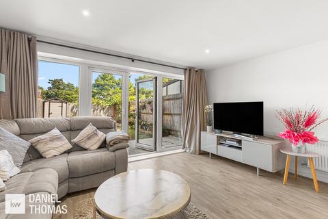 38 Hazlemere Marina, Waltham Abbey, EN9 1FJ
