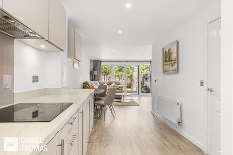 38 Hazlemere Marina, Waltham Abbey, EN9 1FJ
