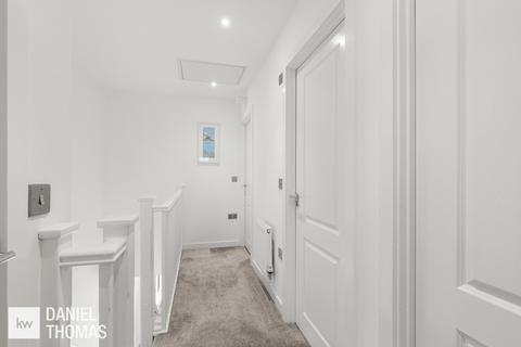 38 Hazlemere Marina, Waltham Abbey, EN9 1FJ