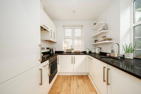 2 bedroom flat for sale, Finchley Road, London NW3