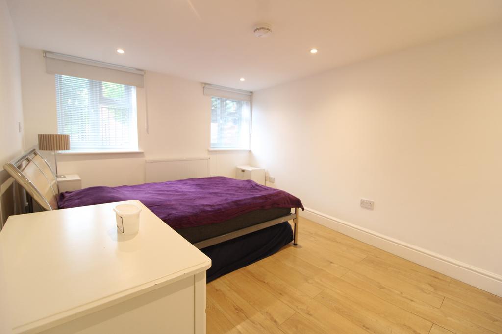 2 bed ground floor flat