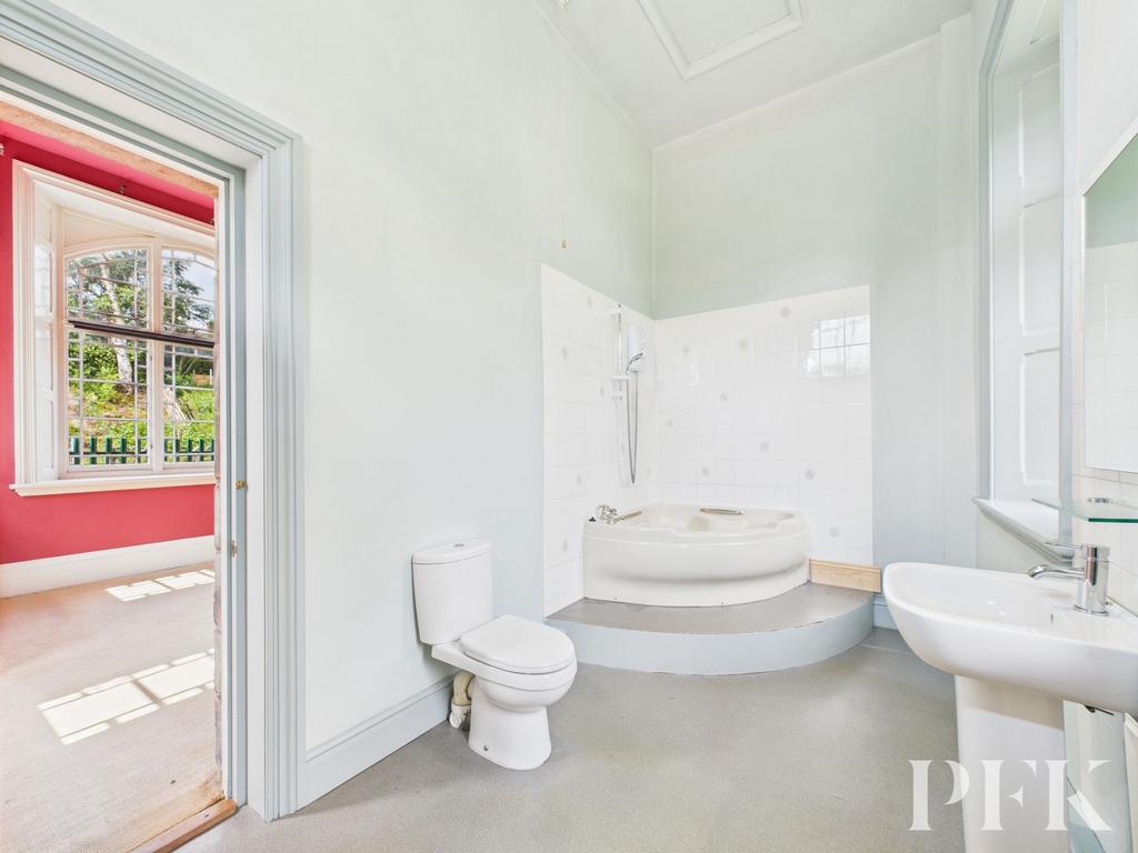 Ensuite