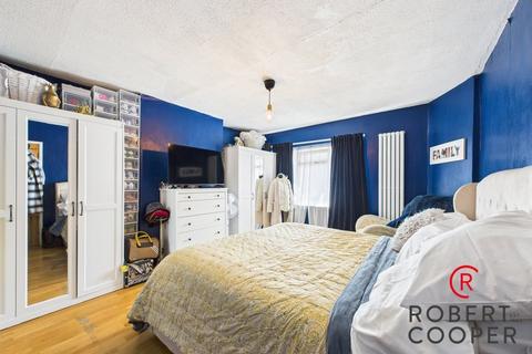 2 bedroom maisonette for sale, Ellement Close, Pinner, HA5