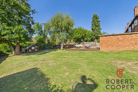 2 bedroom maisonette for sale, Ellement Close, Pinner, HA5