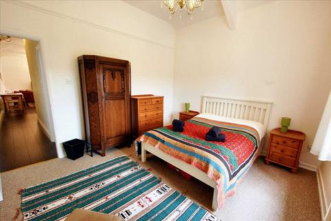 undefined, Flat 3, 37 Main Street, Pembroke